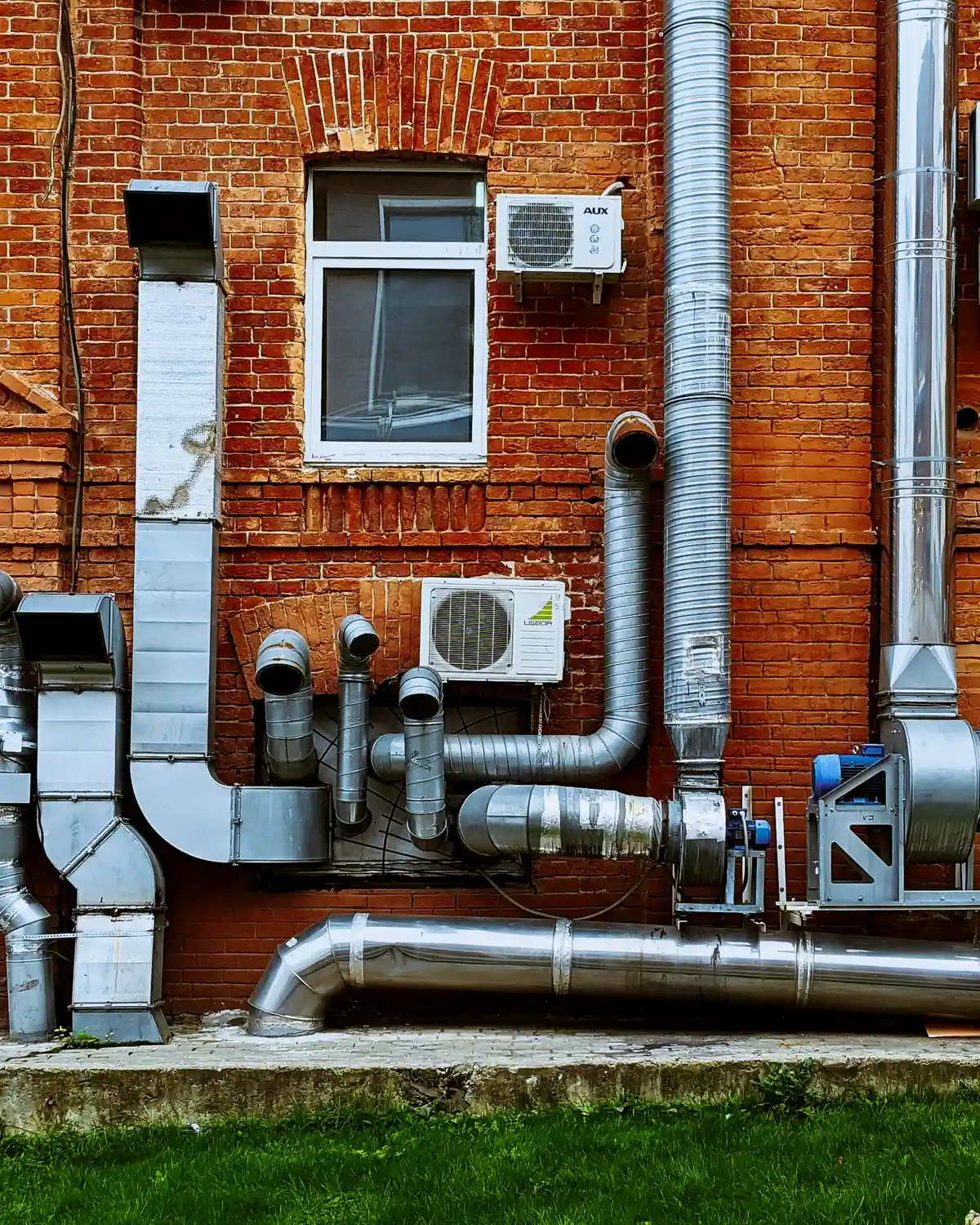 Mechanical drawings, duct fittings, valves, and HVAC takeoff quantities